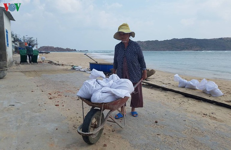 central region prepares for impending impact of storm no. 6 hinh 1