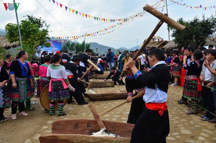 h’mong round sticky rice cakes in northwest vietnam hinh 1