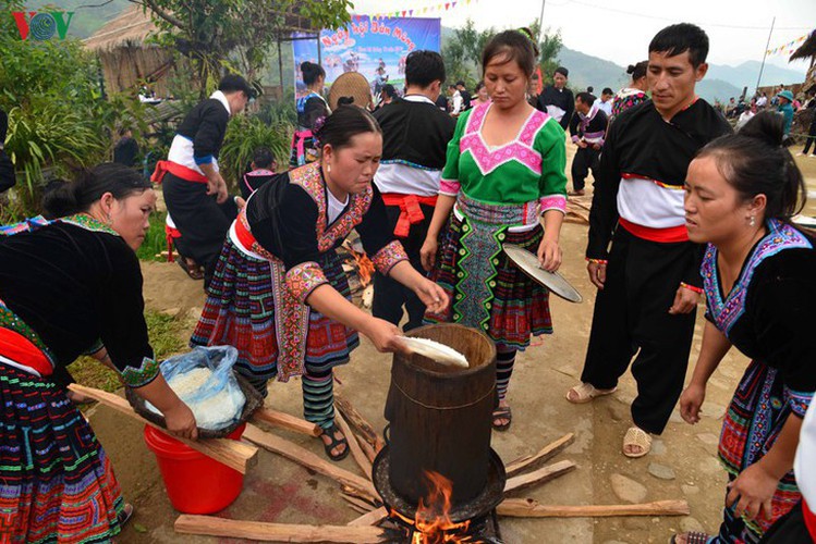 h’mong round sticky rice cakes in northwest vietnam hinh 3