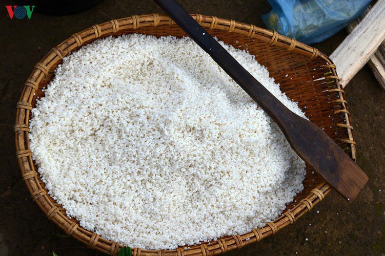 h’mong round sticky rice cakes in northwest vietnam hinh 4