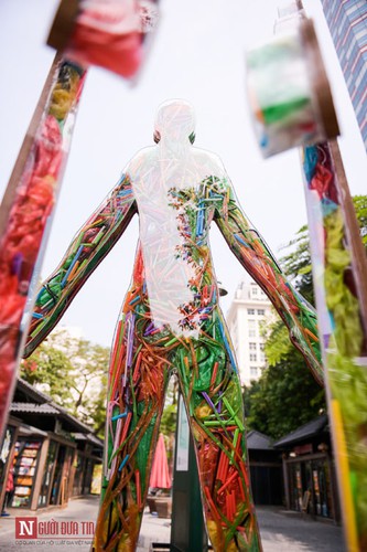 unique exhibition showcasing recycled plastic opens in hanoi hinh 5