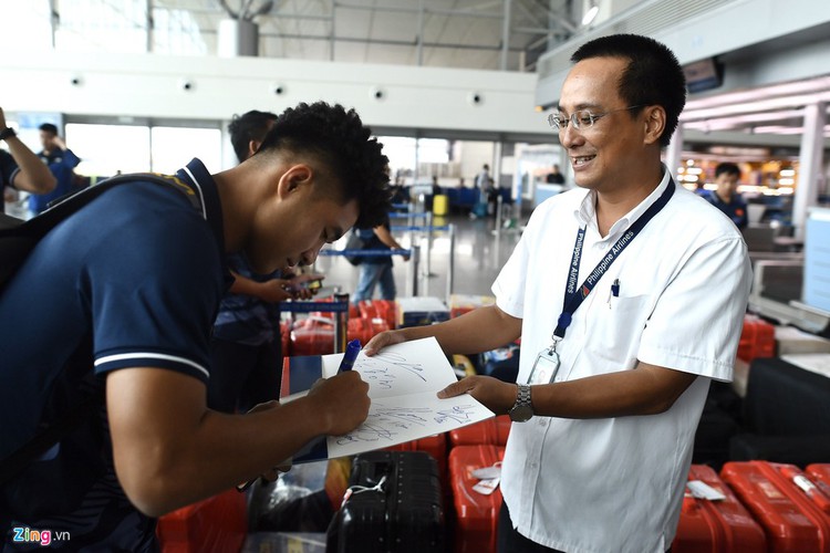 vietnam’s u22s depart from hcm city for sea games 30 hinh 8