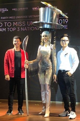 hoang thuy announces national costume choice for miss universe 2019 hinh 2