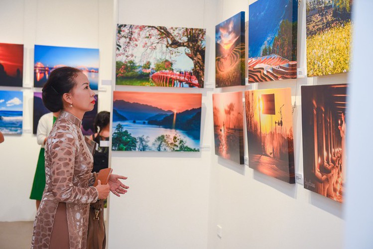 light journey photo exhibit hinh 3