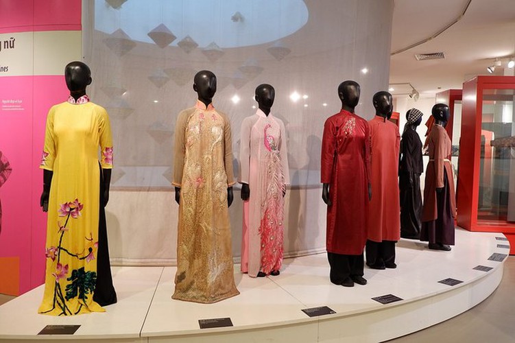 ao dai exhibition at vietnamese women’s museum hinh 1