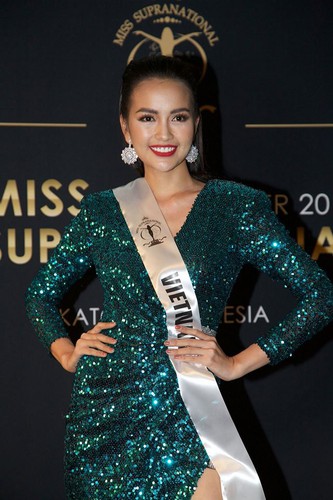 ngoc chau wins first round of suprachat segment at miss supranational 2019 hinh 10