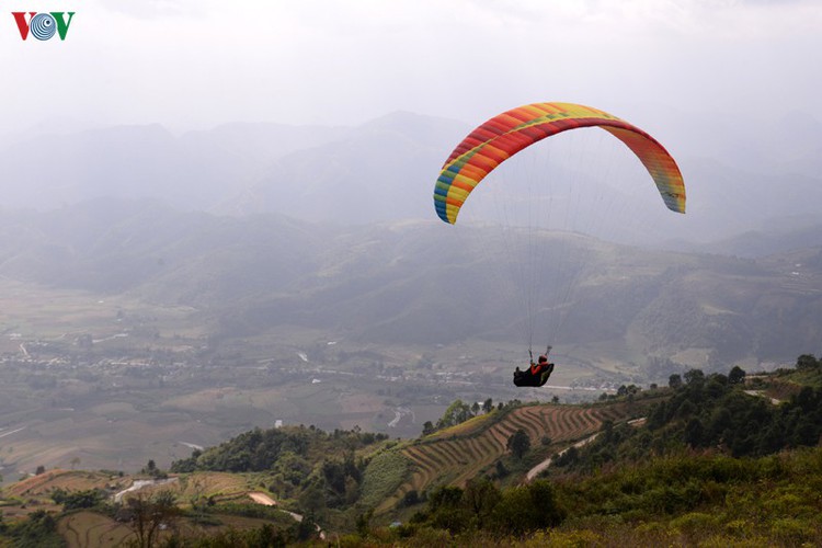 putaleng international paragliding competition concludes in lai chau hinh 12