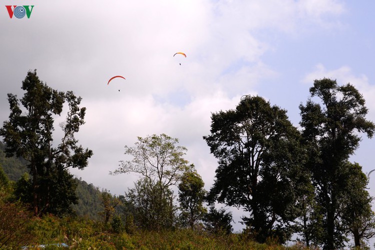 putaleng international paragliding competition concludes in lai chau hinh 13