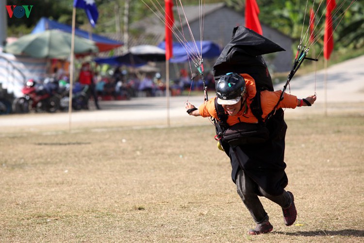 putaleng international paragliding competition concludes in lai chau hinh 16