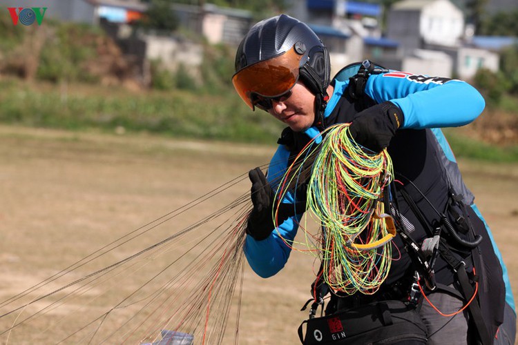 putaleng international paragliding competition concludes in lai chau hinh 17