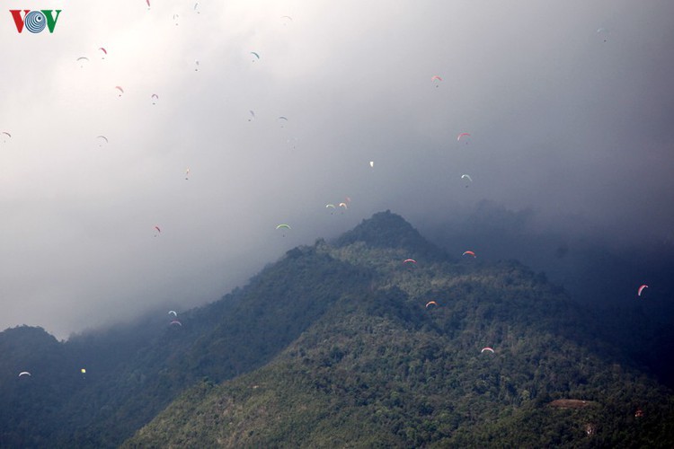 putaleng international paragliding competition concludes in lai chau hinh 20