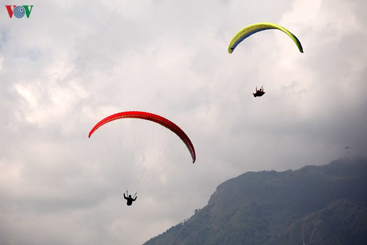 putaleng international paragliding competition concludes in lai chau hinh 2