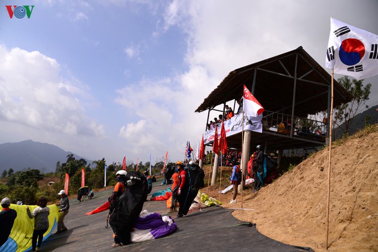 putaleng international paragliding competition concludes in lai chau hinh 7