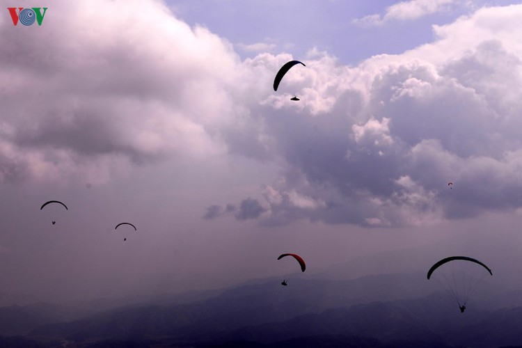 putaleng international paragliding competition concludes in lai chau hinh 9