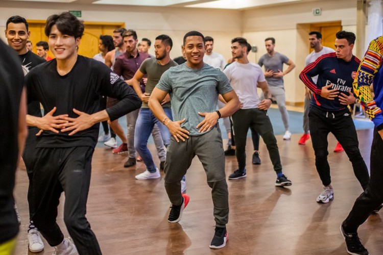 manh khang throws himself into busy schedule at mister supranational 2019 hinh 8