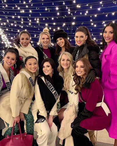 hoang thuy shines whilst representing the nation at miss universe 2019 hinh 2