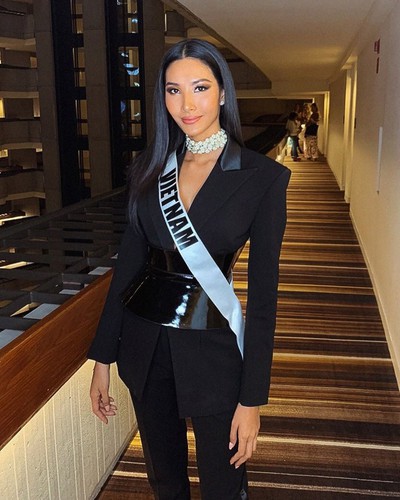 hoang thuy shines whilst representing the nation at miss universe 2019 hinh 7