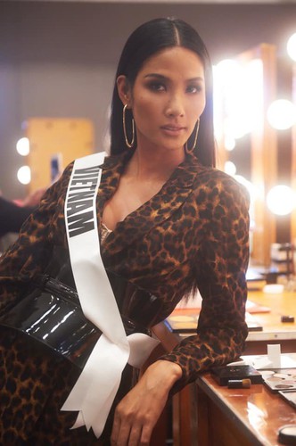 hoang thuy finishes among the top 20 of miss universe 2019 hinh 4
