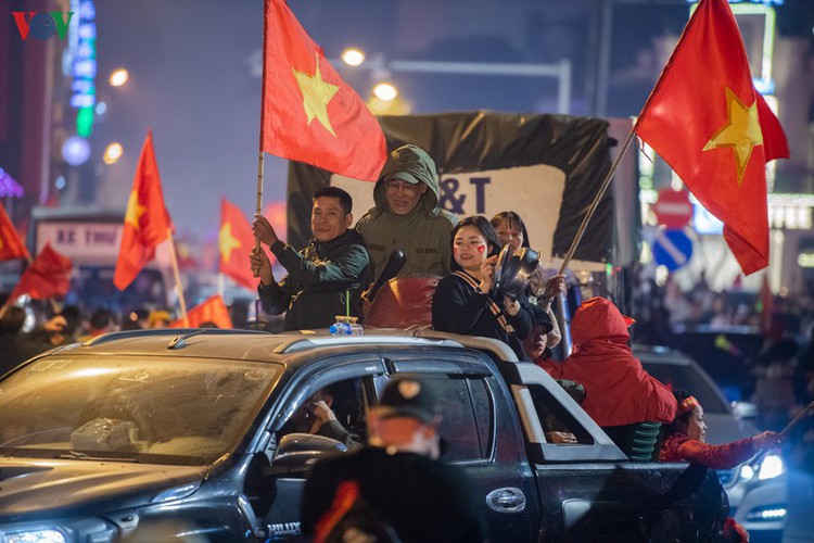 sleepless night following vietnam victory in men’s football at sea games hinh 10