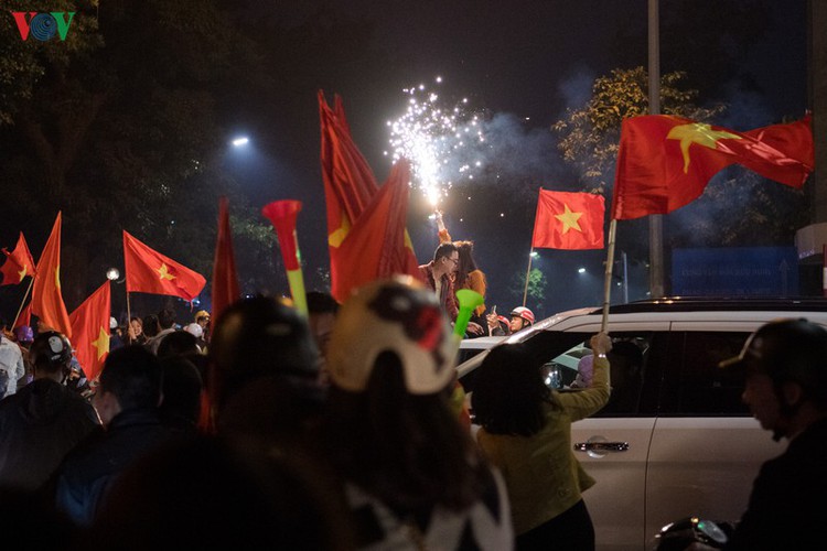 sleepless night following vietnam victory in men’s football at sea games hinh 14