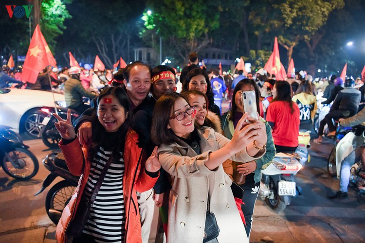 sleepless night following vietnam victory in men’s football at sea games hinh 20