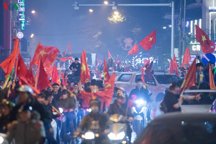 sleepless night following vietnam victory in men’s football at sea games hinh 23