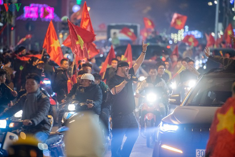 sleepless night following vietnam victory in men’s football at sea games hinh 24