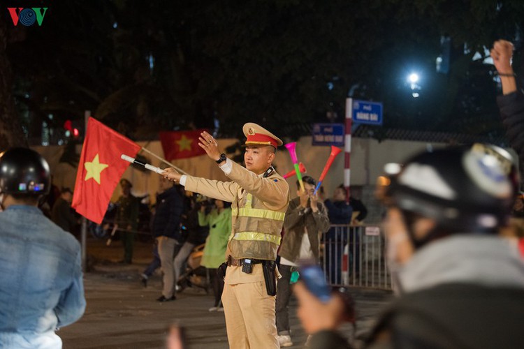 sleepless night following vietnam victory in men’s football at sea games hinh 25