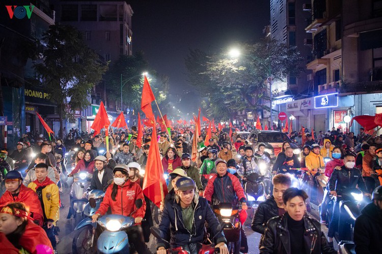 sleepless night following vietnam victory in men’s football at sea games hinh 5