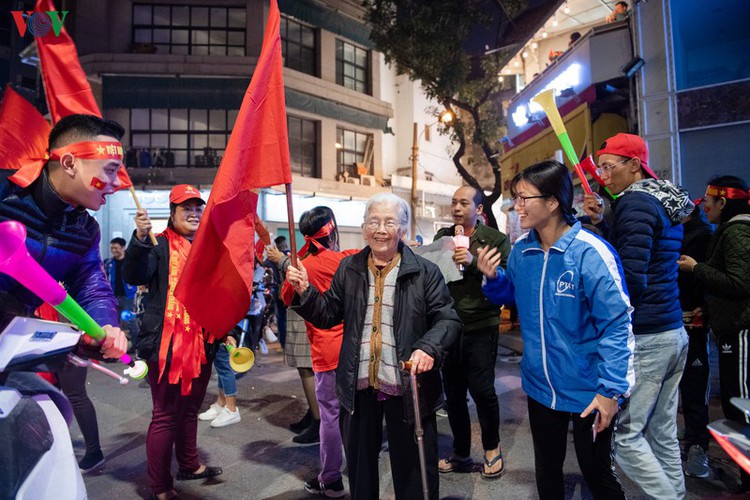 sleepless night following vietnam victory in men’s football at sea games hinh 9