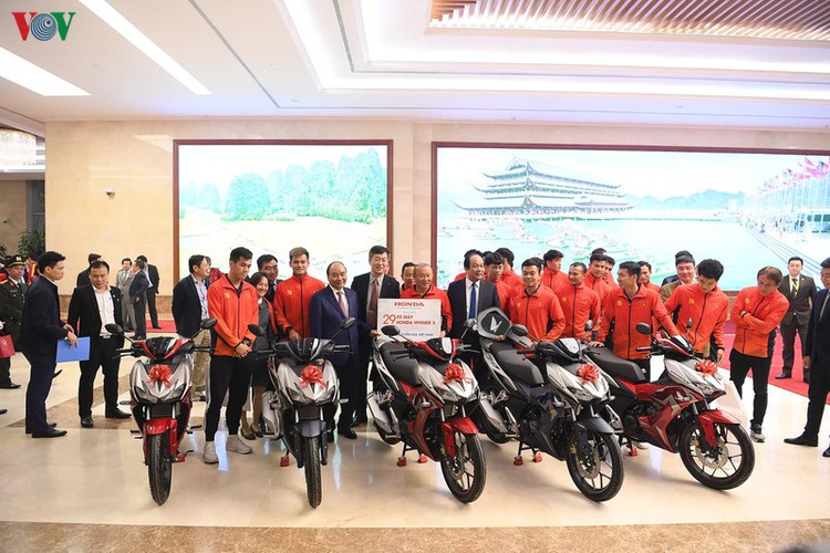 pm hosts welcome party praising vietnamese football’s success at sea games hinh 13