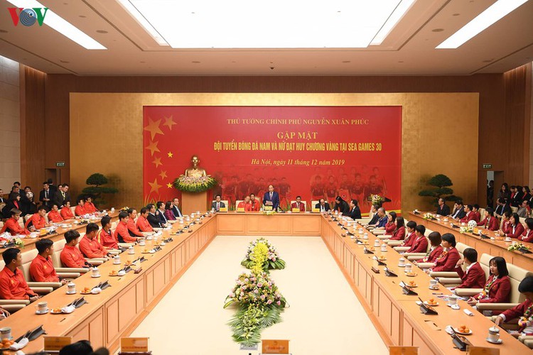 pm hosts welcome party praising vietnamese football’s success at sea games hinh 2
