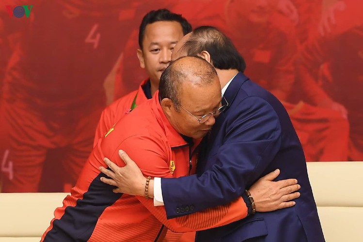 pm hosts welcome party praising vietnamese football’s success at sea games hinh 4