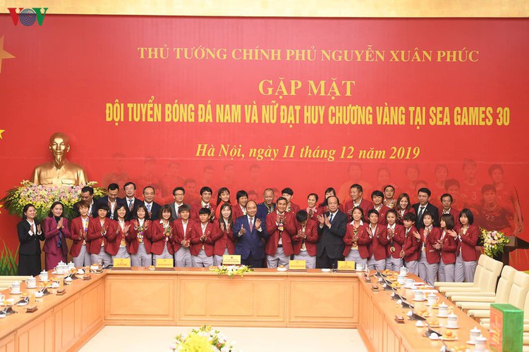 pm hosts welcome party praising vietnamese football’s success at sea games hinh 7