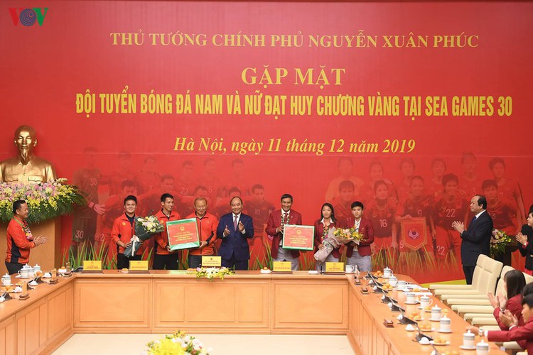 pm hosts welcome party praising vietnamese football’s success at sea games hinh 9