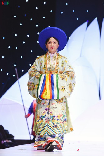 celebrities enjoy participation in vietnam international beauty & fashion week hinh 12