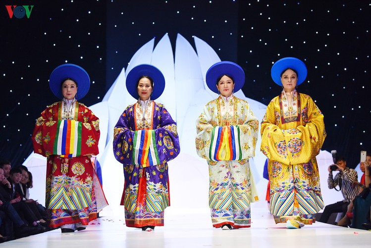 celebrities enjoy participation in vietnam international beauty & fashion week hinh 14
