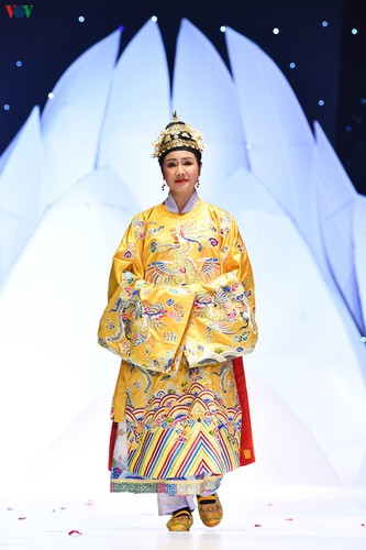celebrities enjoy participation in vietnam international beauty & fashion week hinh 16