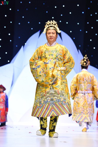 celebrities enjoy participation in vietnam international beauty & fashion week hinh 17