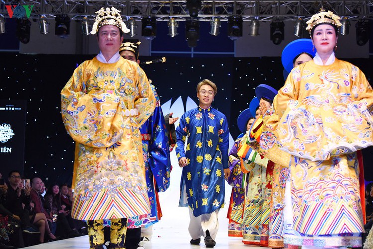 celebrities enjoy participation in vietnam international beauty & fashion week hinh 18