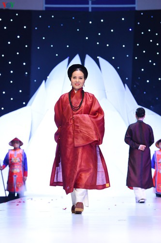 celebrities enjoy participation in vietnam international beauty & fashion week hinh 1