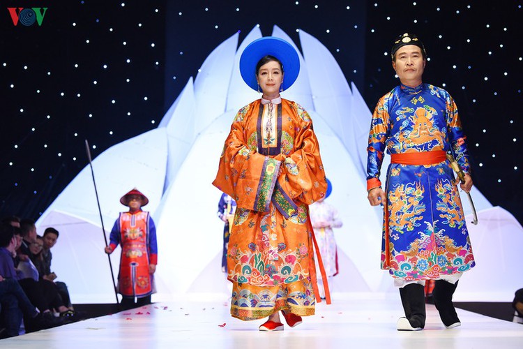 celebrities enjoy participation in vietnam international beauty & fashion week hinh 7