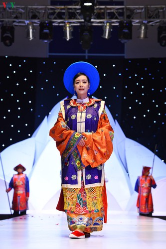 celebrities enjoy participation in vietnam international beauty & fashion week hinh 8