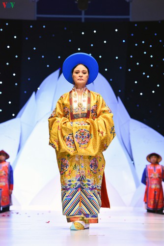 celebrities enjoy participation in vietnam international beauty & fashion week hinh 9
