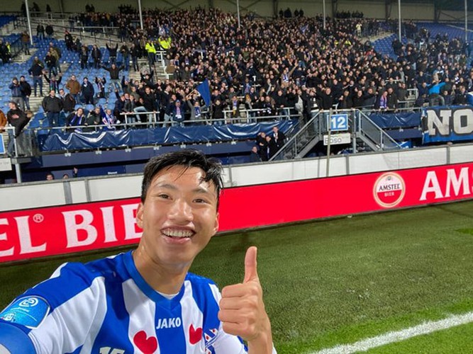 doan van hau makes european debut with dutch side hinh 7