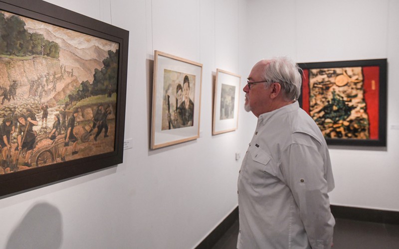 vietnam museum of fine arts hosts exhibition showcasing artwork on military hinh 10
