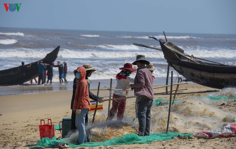 a glimpse of a rustic fishing village in thua thien-hue province hinh 12