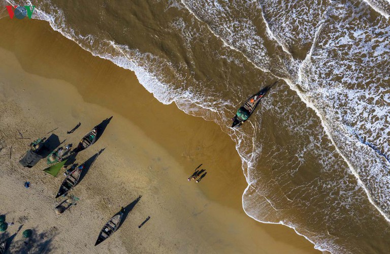 a glimpse of a rustic fishing village in thua thien-hue province hinh 1