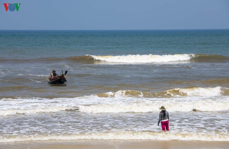 a glimpse of a rustic fishing village in thua thien-hue province hinh 3