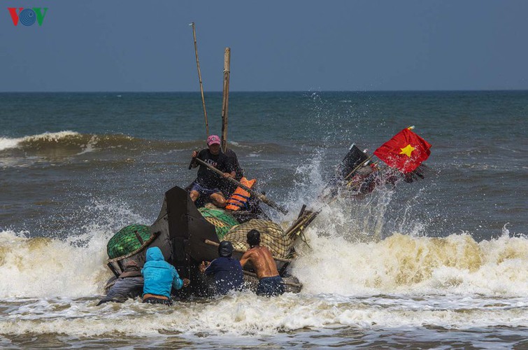 a glimpse of a rustic fishing village in thua thien-hue province hinh 4